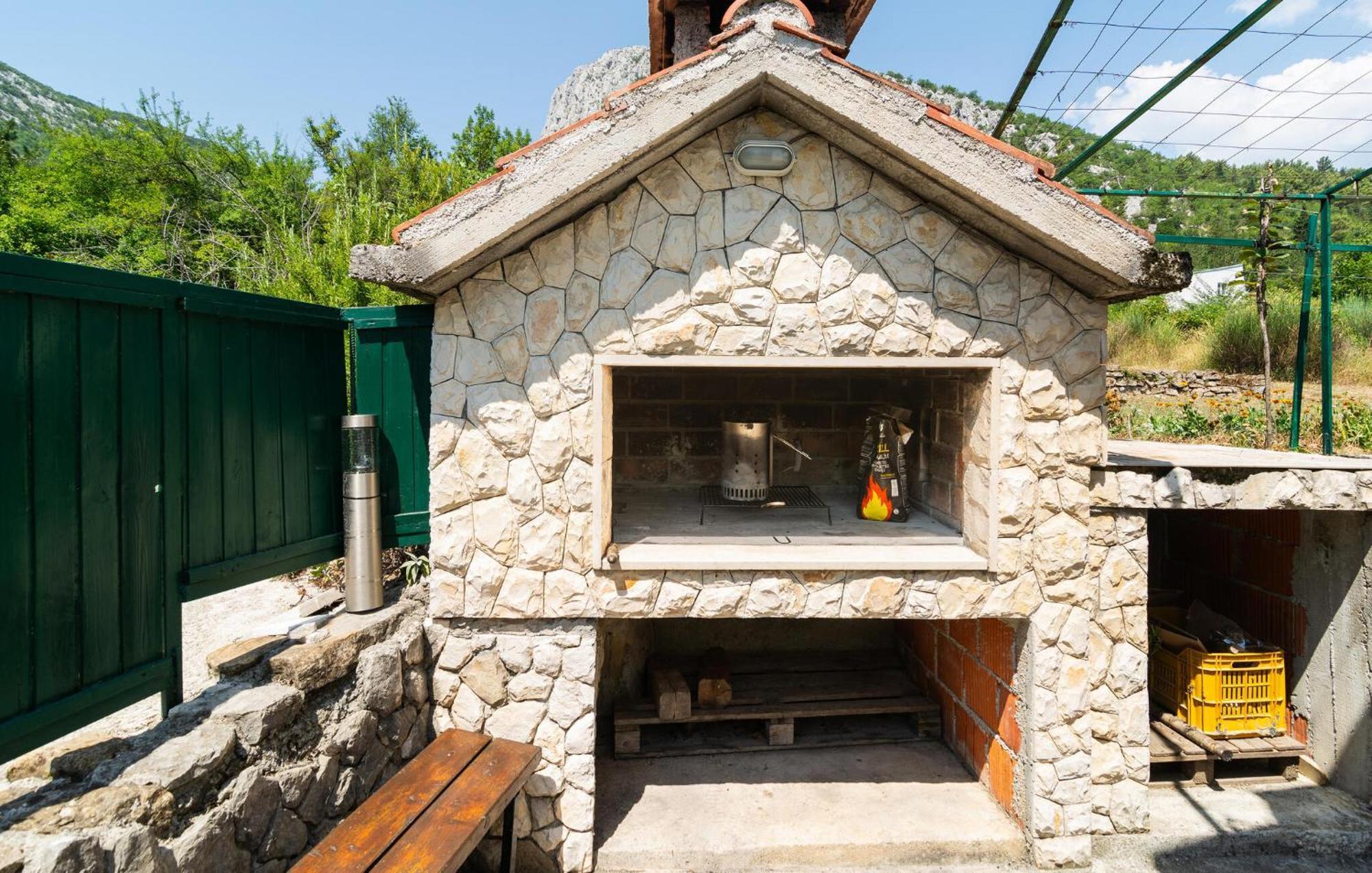 Cozy Home In Podaspilje With Kitchen Svinisce Exterior photo